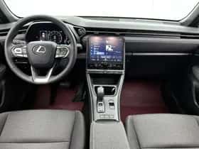 Lexus LBX (2025) thumbnail 4