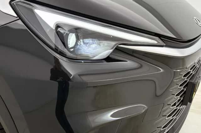 Lexus LBX (2025) thumbnail 32