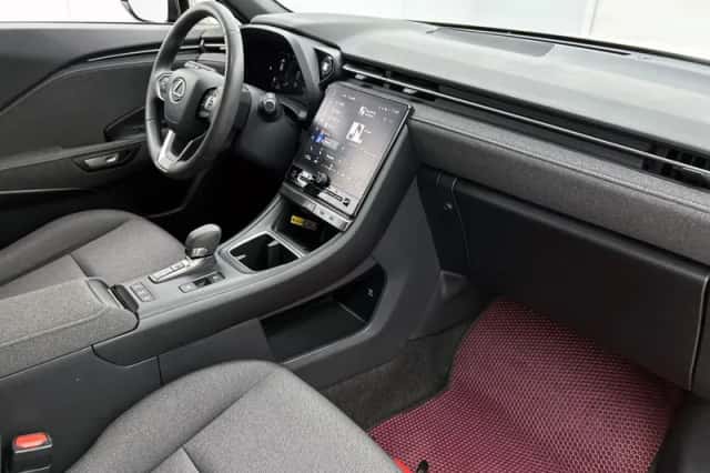 Lexus LBX (2025) thumbnail 6
