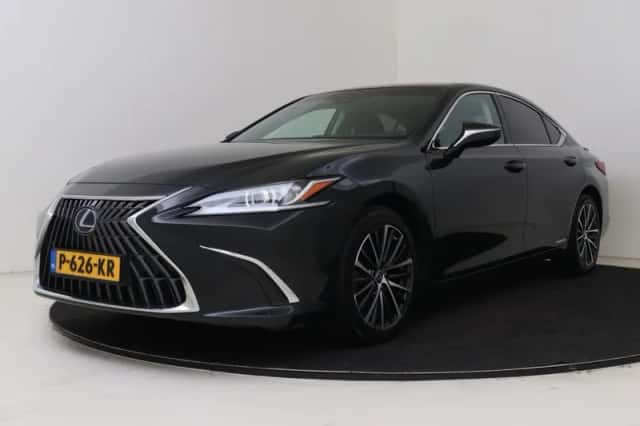 Lexus ES (2022)