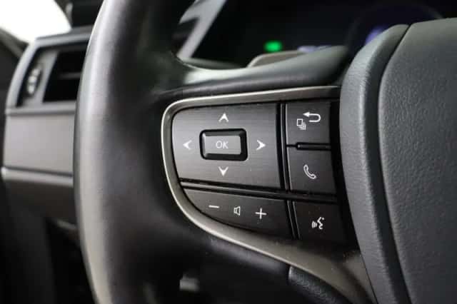 Lexus ES (2022) thumbnail 11