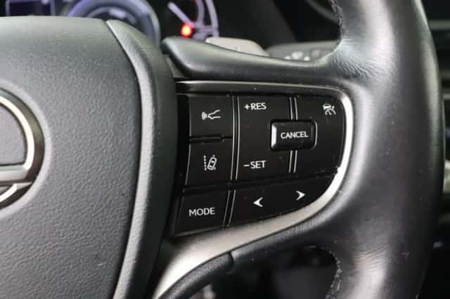 Lexus ES (2022) thumbnail 12