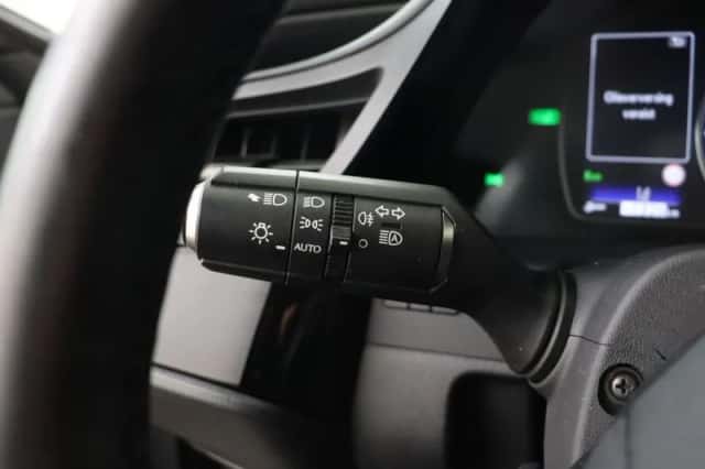 Lexus ES (2022) thumbnail 13