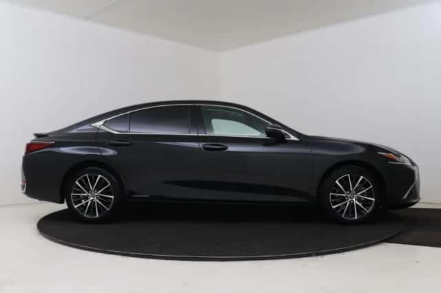 Lexus ES (2022) thumbnail 14