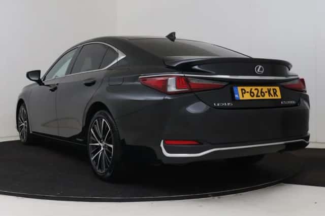 Lexus ES (2022) thumbnail 16