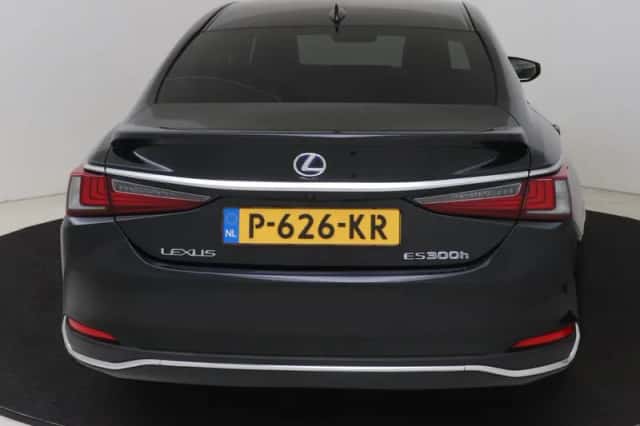 Lexus ES (2022) thumbnail 25