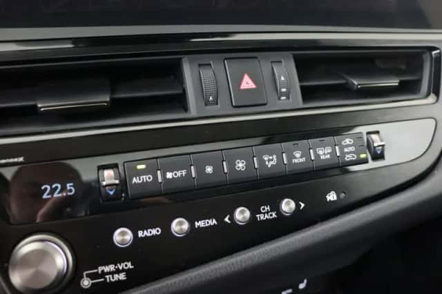 Lexus ES (2022) thumbnail 27