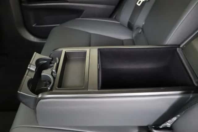 Lexus ES (2022) thumbnail 36