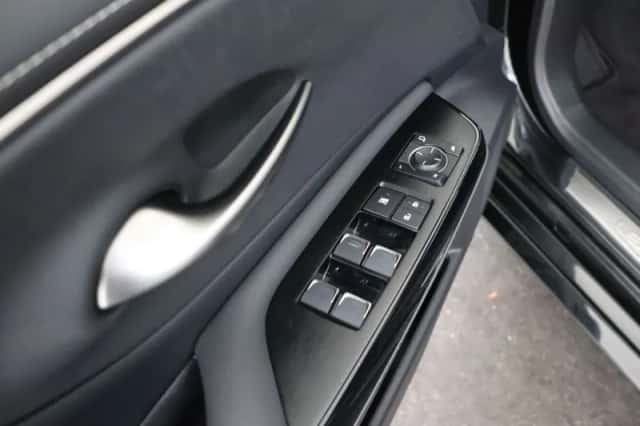 Lexus ES (2022) thumbnail 8