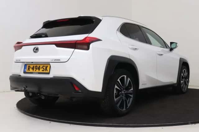 Lexus UX (2021) thumbnail 2