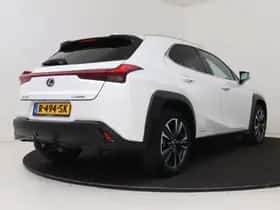 Lexus UX (2021) thumbnail 2