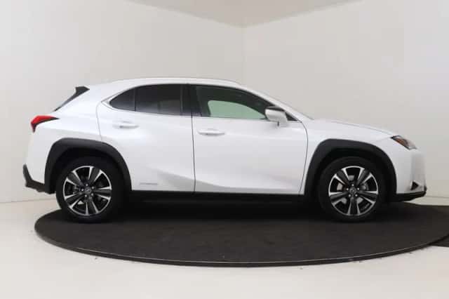Lexus UX (2021) thumbnail 14