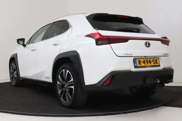 Lexus UX (2021) thumbnail 16