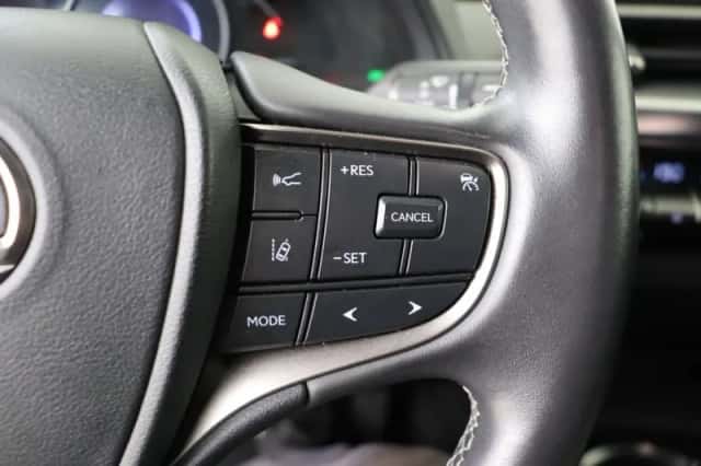 Lexus UX (2021) thumbnail 18