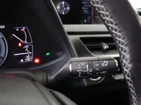 Lexus UX (2021) thumbnail 20