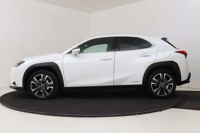 Lexus UX (2021) thumbnail 3