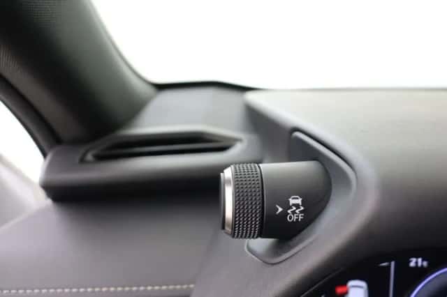 Lexus UX (2021) thumbnail 22