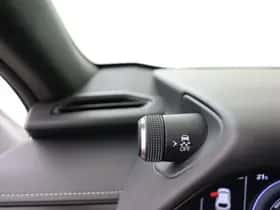 Lexus UX (2021) thumbnail 22