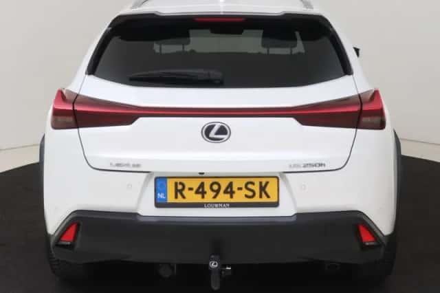 Lexus UX (2021) thumbnail 25