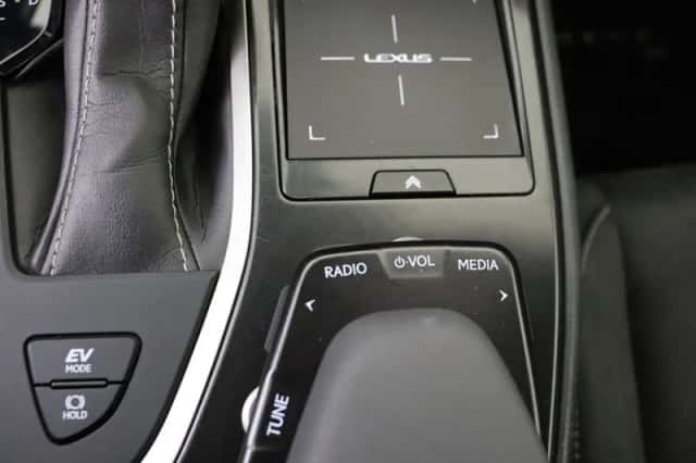 Lexus UX (2021) thumbnail 27