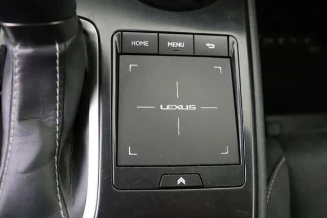 Lexus UX (2021) thumbnail 28