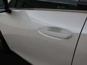 Lexus UX (2021) thumbnail 4
