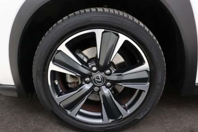 Lexus UX (2021) thumbnail 6