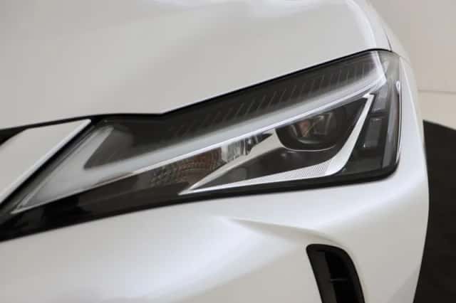 Lexus UX (2021) thumbnail 9