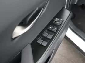 Lexus UX (2021) thumbnail 10