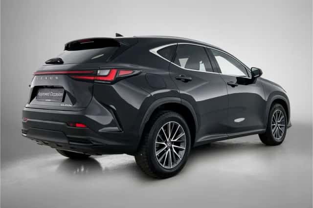 Lexus NX (2022) thumbnail 2