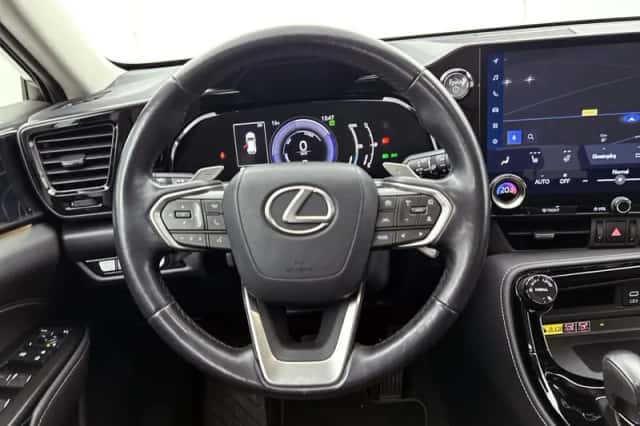 Lexus NX (2022) thumbnail 17