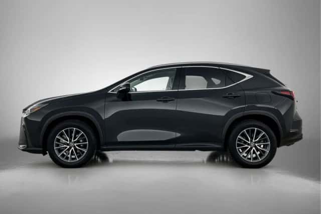 Lexus NX (2022) thumbnail 3