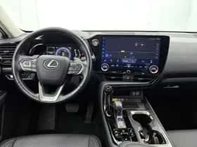 Lexus NX (2022) thumbnail 4
