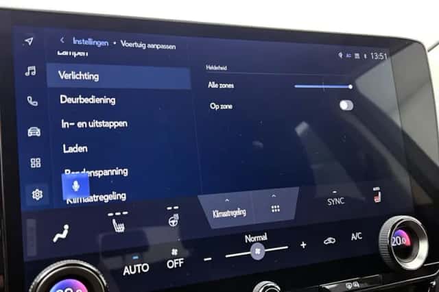 Lexus NX (2022) thumbnail 31