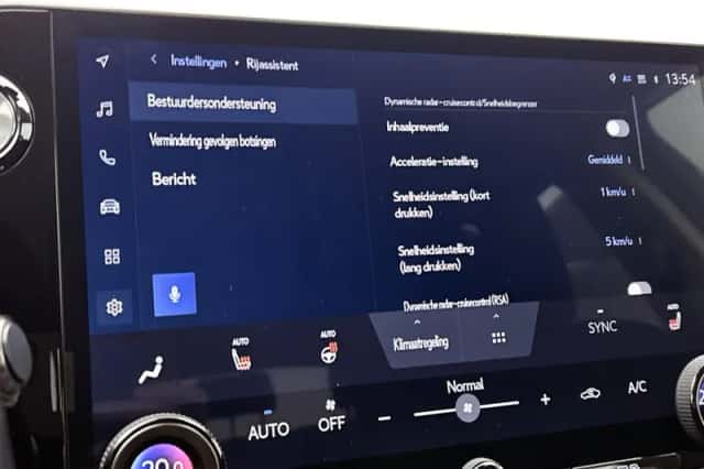 Lexus NX (2022) thumbnail 42
