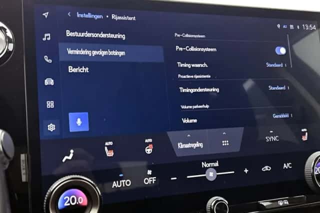 Lexus NX (2022) thumbnail 44