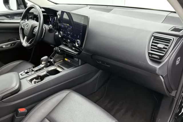 Lexus NX (2022) thumbnail 6