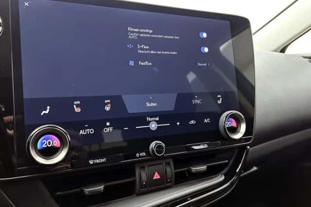 Lexus NX (2022) thumbnail 9