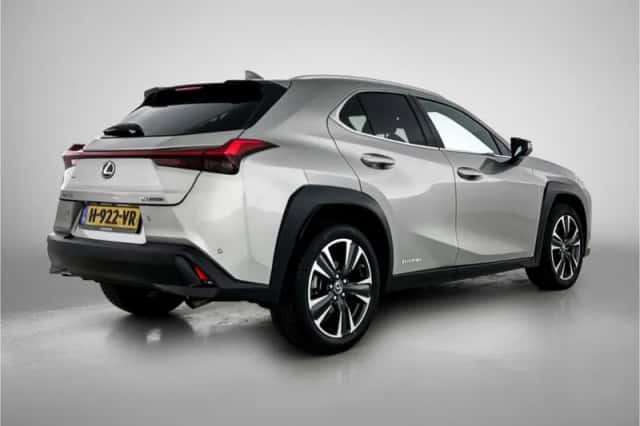 Lexus UX (2020) thumbnail 2