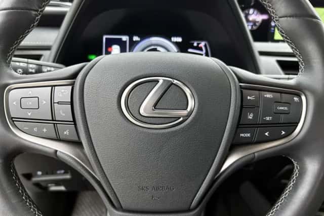 Lexus UX (2020) thumbnail 17