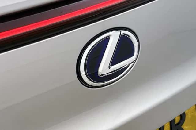 Lexus UX (2020) thumbnail 19