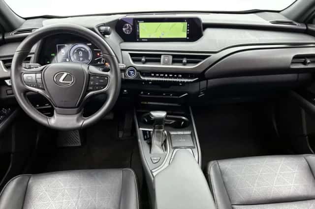 Lexus UX (2020) thumbnail 4