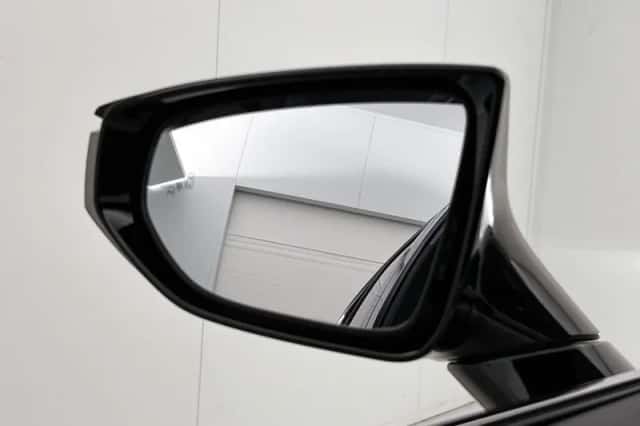 Lexus UX (2020) thumbnail 36