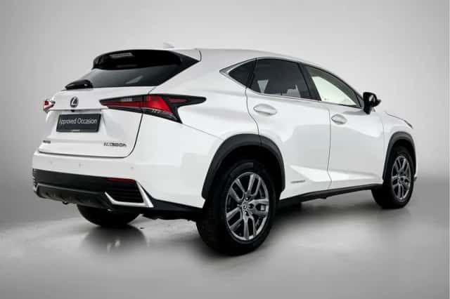 Lexus NX (2018) thumbnail 2