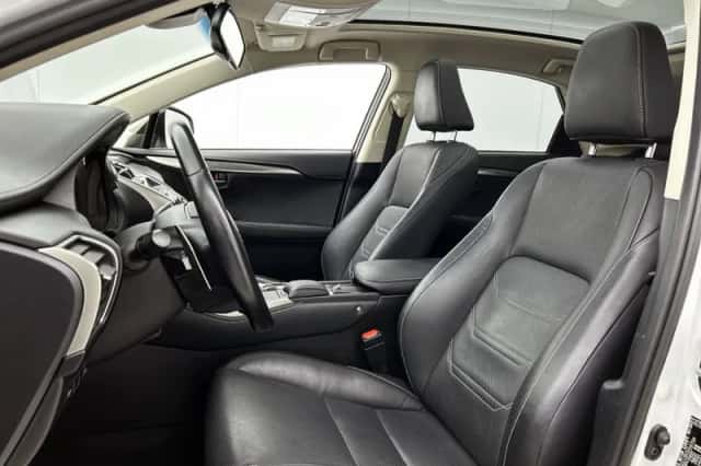 Lexus NX (2018) thumbnail 16