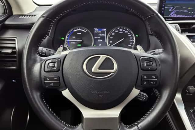 Lexus NX (2018) thumbnail 18