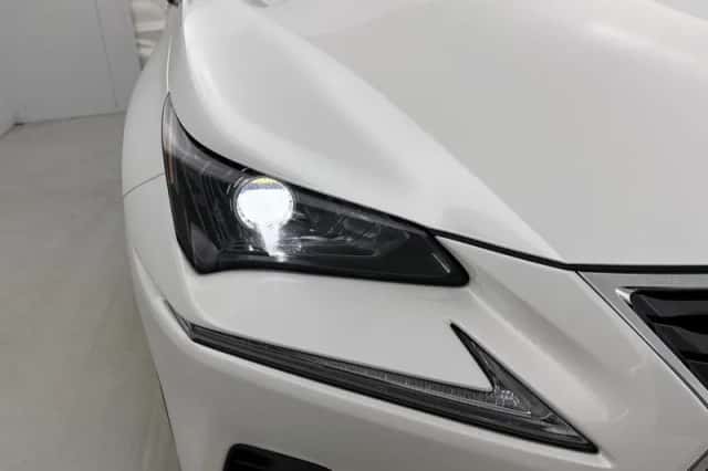 Lexus NX (2018) thumbnail 32