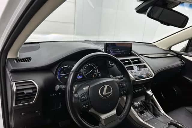 Lexus NX (2018) thumbnail 36