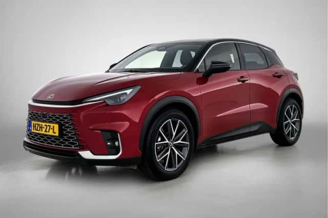 Lexus LBX (2025) thumbnail 1