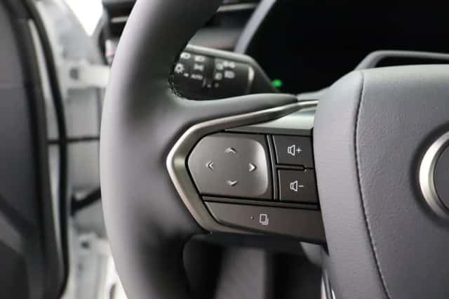 Lexus LBX (2026) thumbnail 13